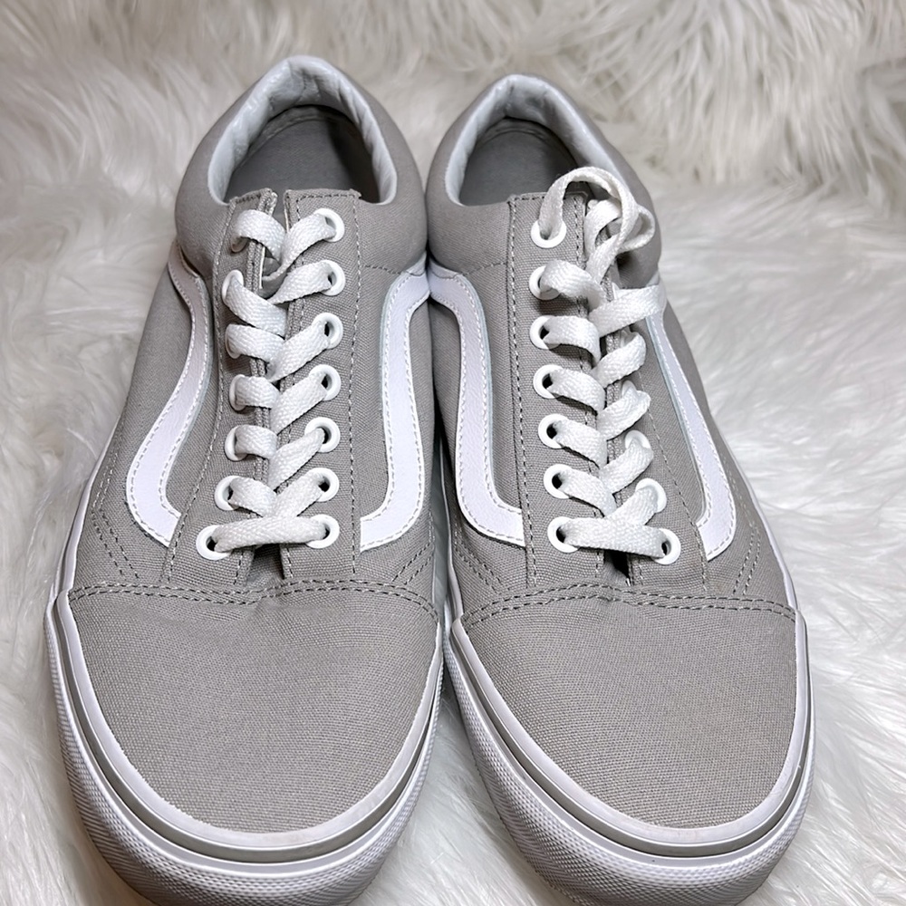 Light great Old Skool  Vans size 8 in men’s  9.5 in women’s.